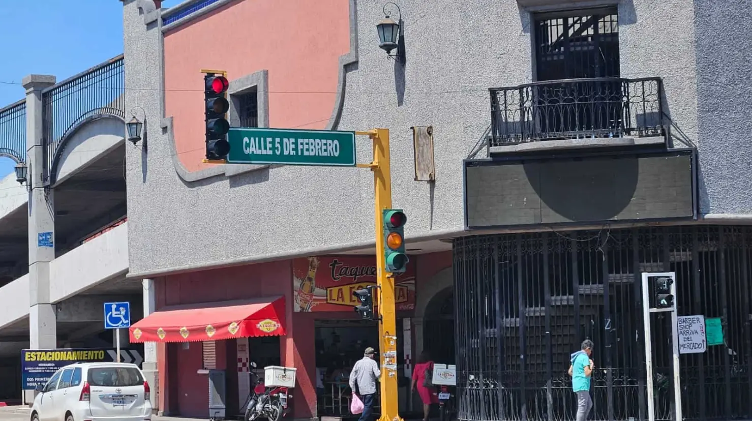 Locatarios de Mercajeme se preparan para fin de año