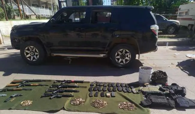 Guardia Nacional detiene a cuatro y asegura auto robado y armamento en Nogales