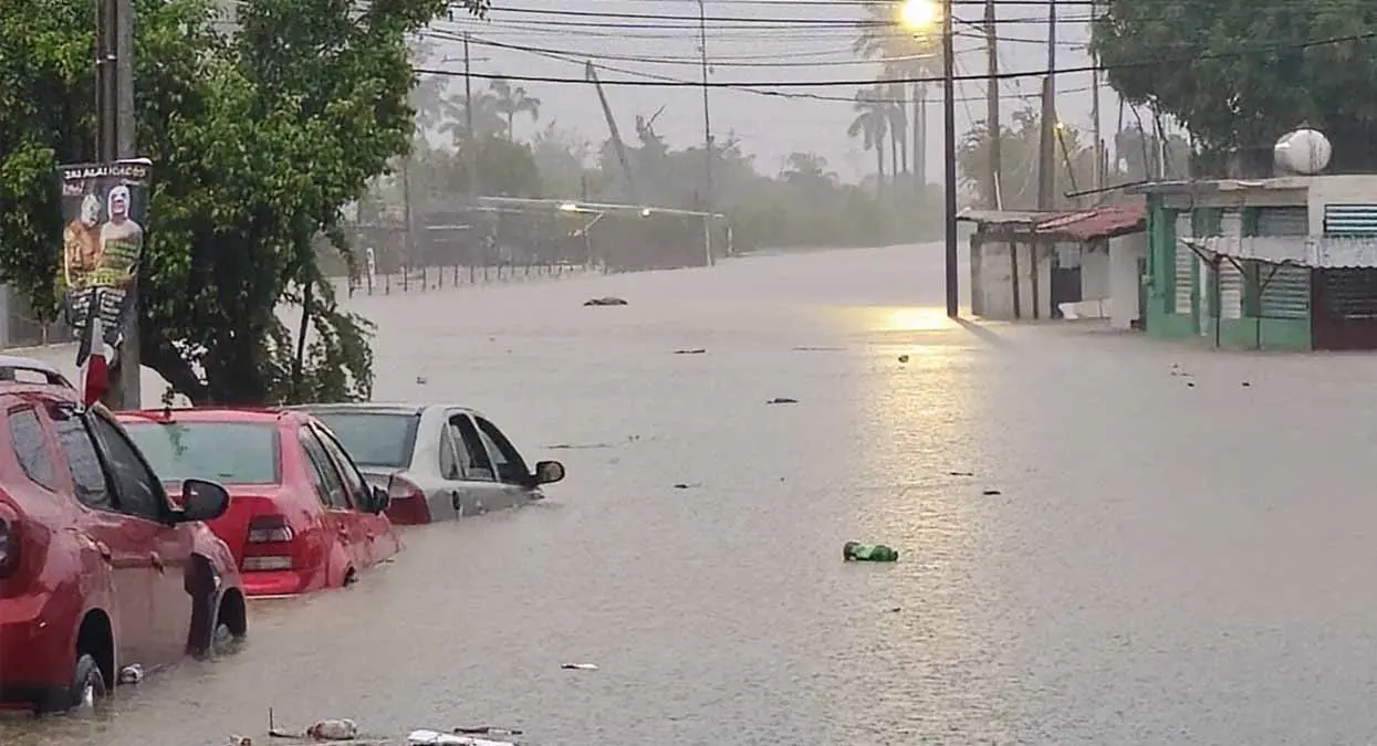 VIDEO | Acapulco nuevamente queda bajo el agua tras el paso del huracán John