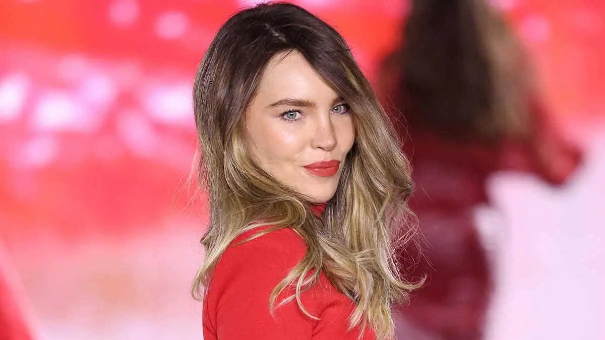 VIDEO | Captan a Belinda llorando luego de su caída en la pasarela en París