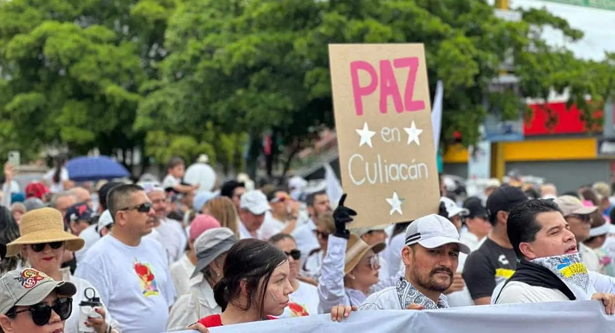 Ciudadanos de Culiacán, Sinaloa marchan por la paz tras 20 días de violencia
