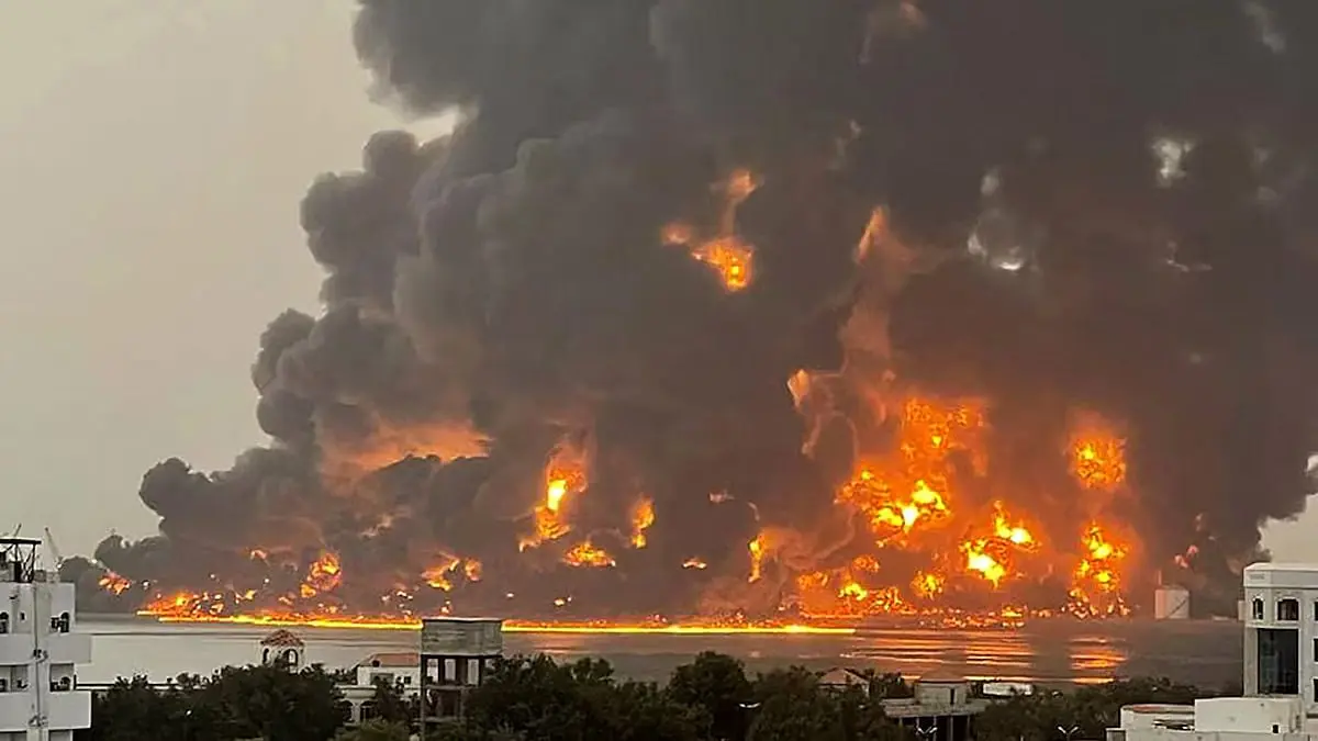 Israel bombardea a Yemen; explota depósitos de petróleo y una central eléctrica