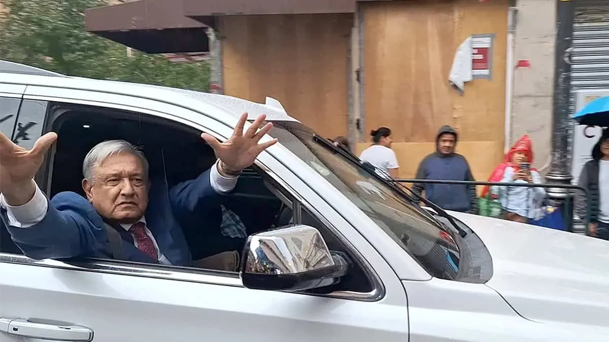VIDEO | Así fue la última salida de AMLO de Palacio Nacional como presidente de México