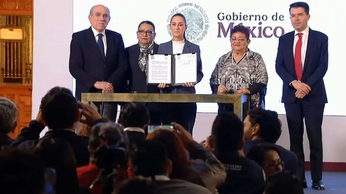 Sheinbaum firma su primer decreto y ofrece disculpa pública por matanza de Tlatelolco