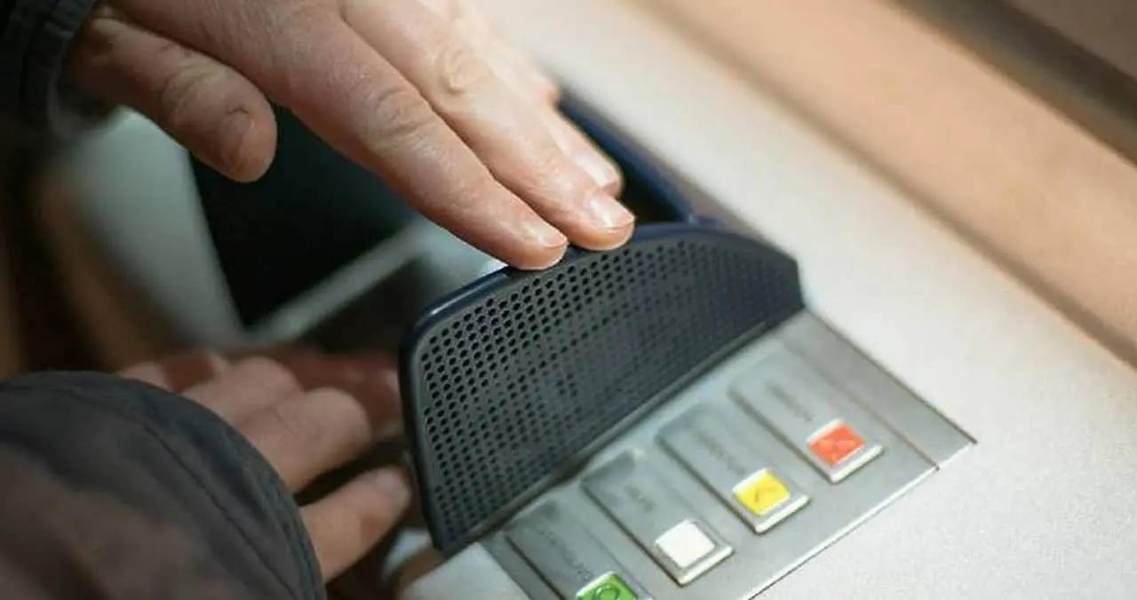 ¡Cuida tu dinero! La Condusef alerta sobre el tallado de tarjetas en cajeros automáticos