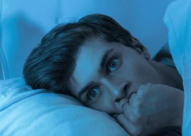 ¿Por qué despertamos a las 3 am? estas son las causas y soluciones para dormir mejor