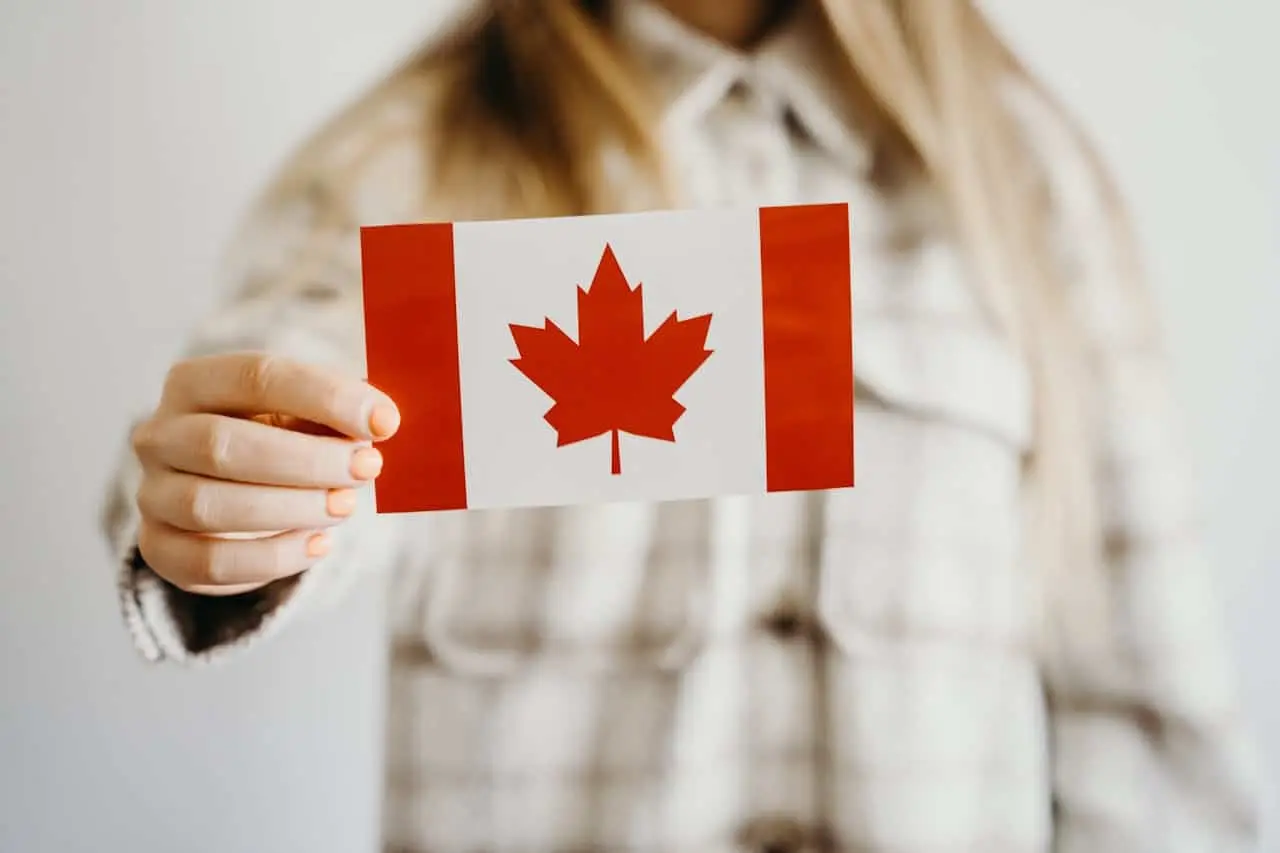 Entrevista en el consulado de Canadá. Fuente: Pexels/ Alesia Kozik