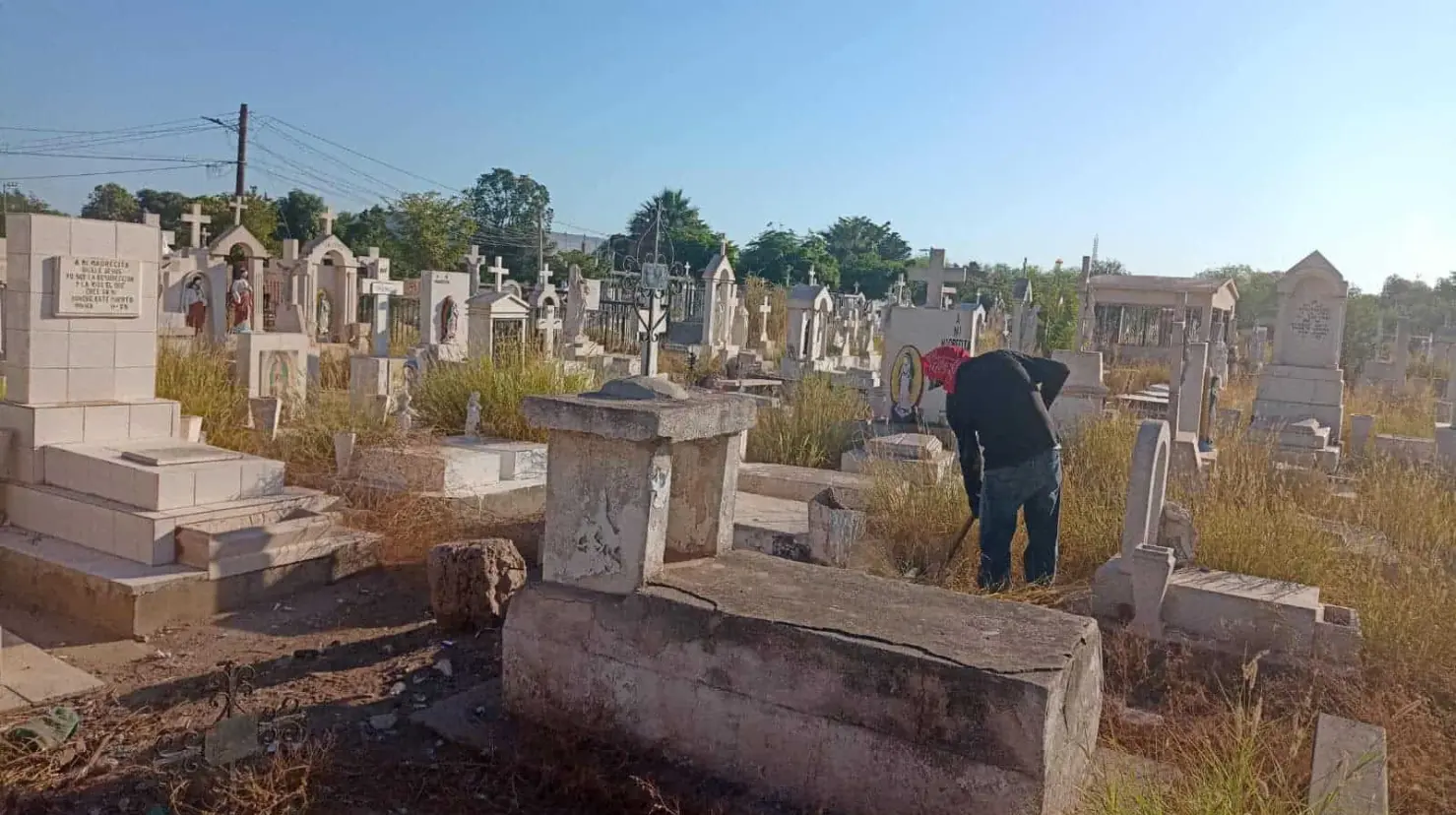 Adecúan panteones en Navojoa y Etchojoa para el Día de Muertos