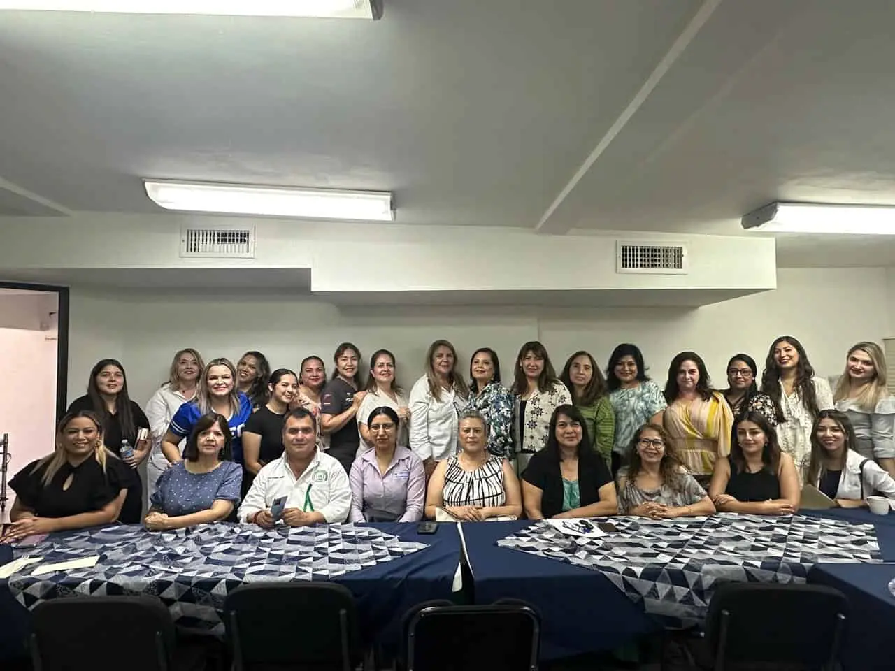 Amexme Obregón capacita a empresarias en Networking