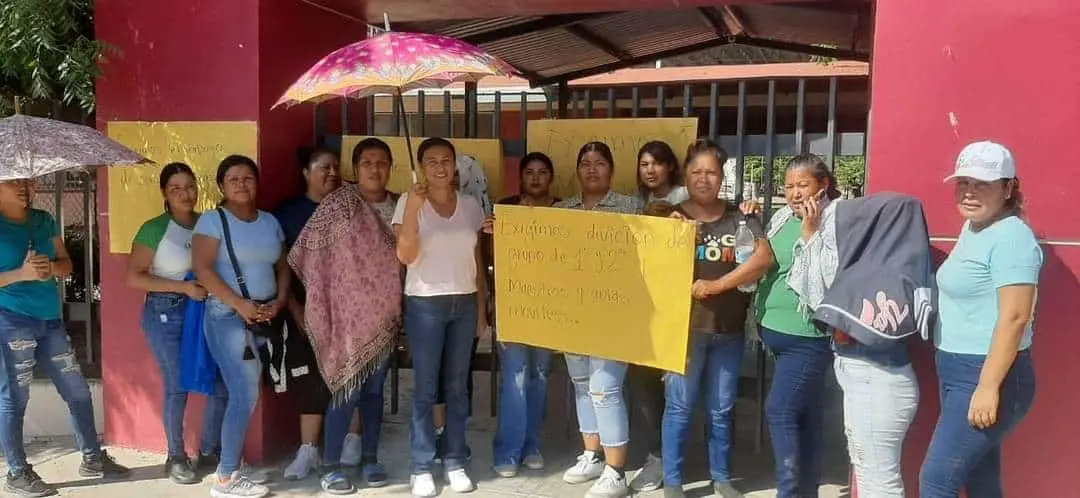 En Huatabampo, madres de familia toman escuela; exigen respuesta de la SEC