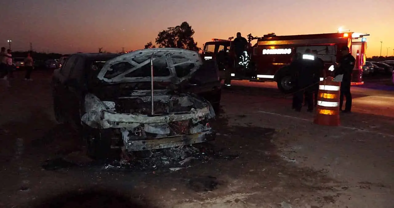 Se incendia vehículo en el Estadio Yaquis durante la inauguración de la LMP