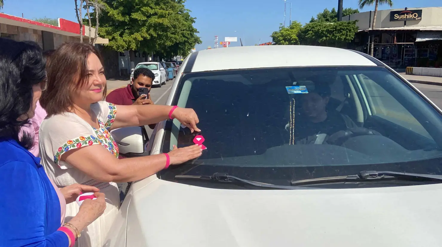 En Navojoa promueven en cruceros el Mes Rosa; anuncian acciones 