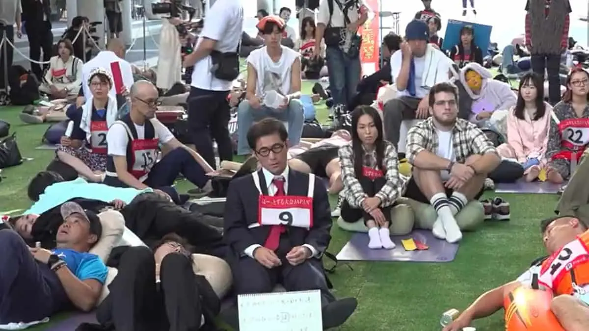VIDEO | ¿Naciste cansado? Este Torneo de Relajación es para ti: premian al que menos se mueva