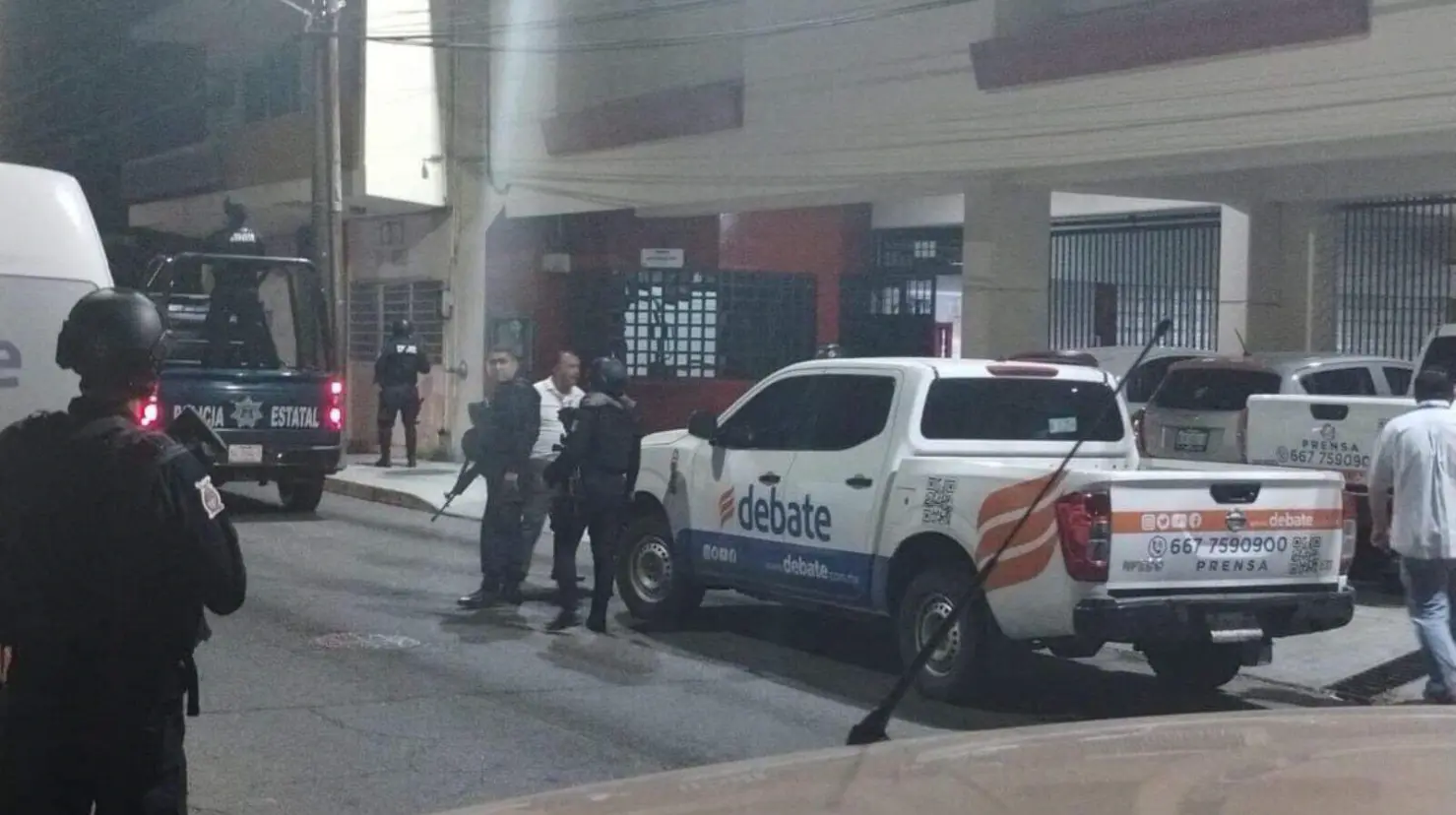 Balean oficinas y vehículos de El Debate en Culiacán, Sinaloa