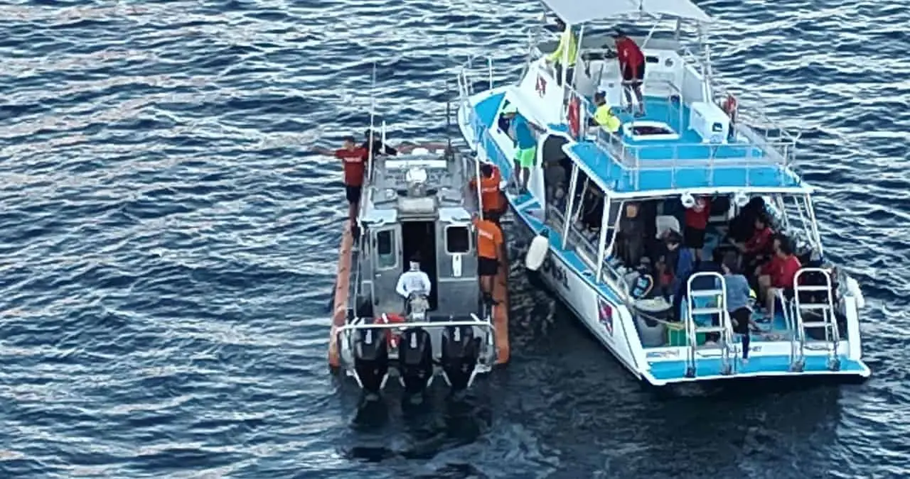 Continúa búsqueda de buzo desaparecido en San Carlos, Sonora