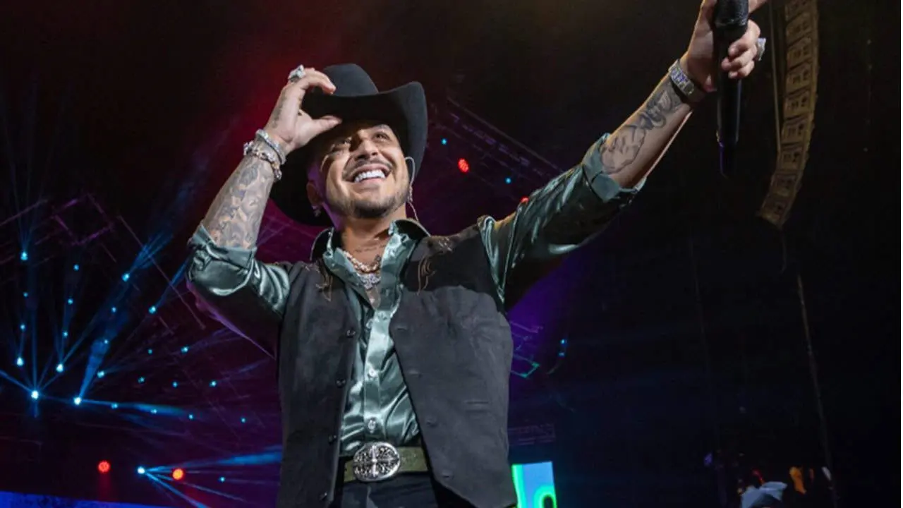 Christian Nodal enfrenta demanda millonaria