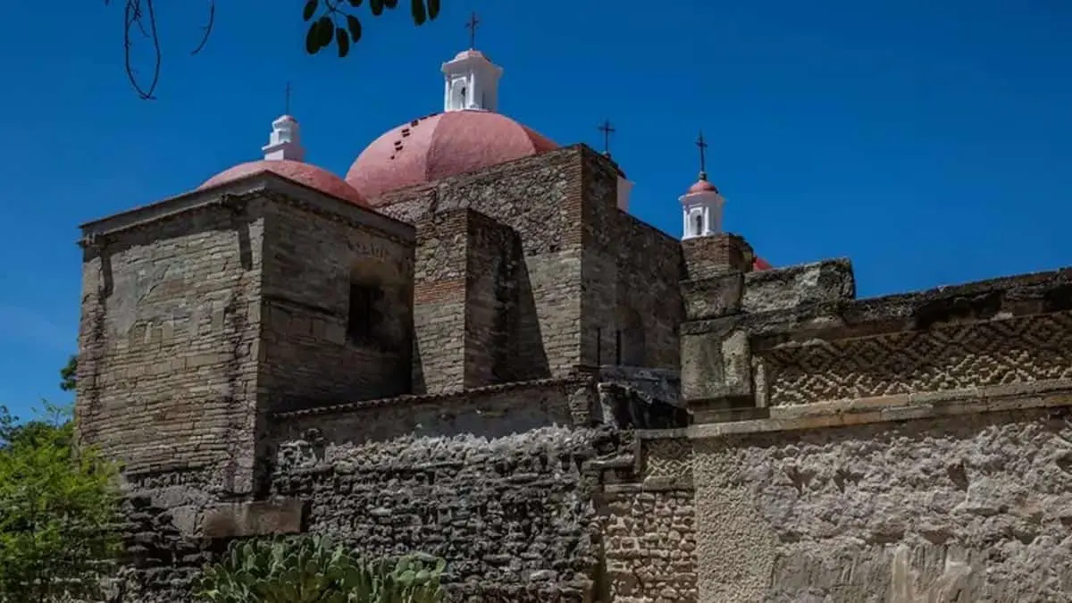 Arqueólogos encuentran la entrada al inframundo en ruinas de un palacio