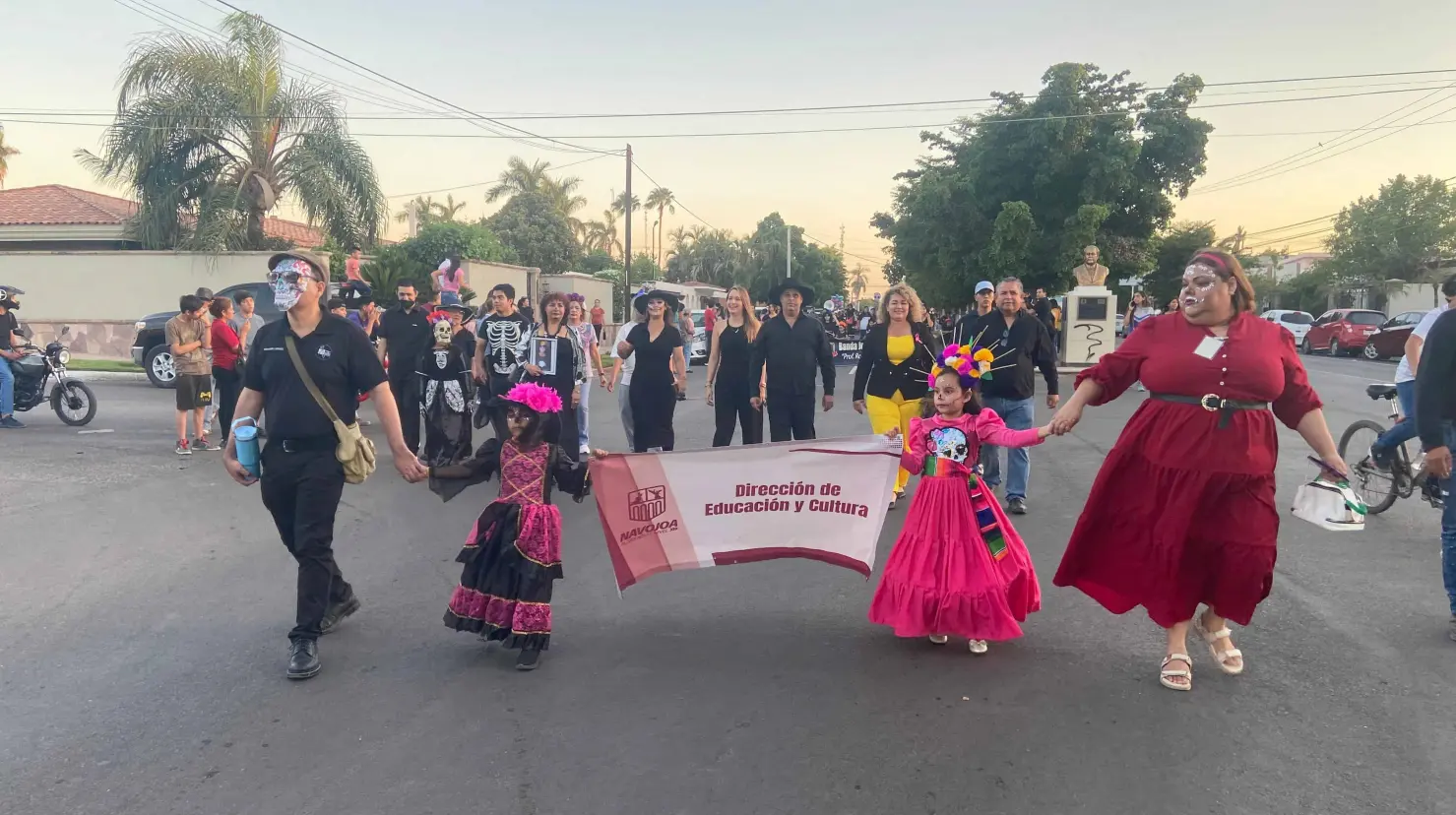 Día de Muertos: Con desfile de catrinas promueven tradiciones mexicanas en Navojoa