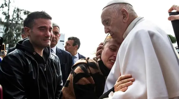 El Papa Francisco resalta la importancia del acompañamiento respetuoso hacia quienes han perdido un hijo. Foto: Vatican News