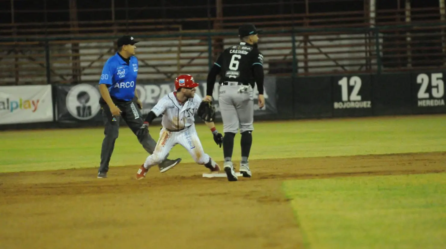 En un juego de 12 entradas en el Estadio Manuel Ciclón Echeverría, Navojoa ganó el primero de la serie contra Monterrey 