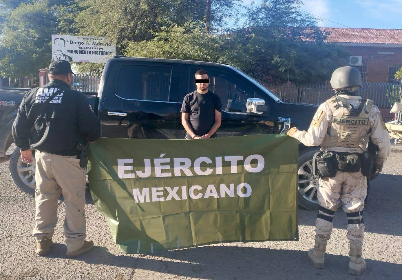 En Santa Ana capturan a sujeto con droga y armas