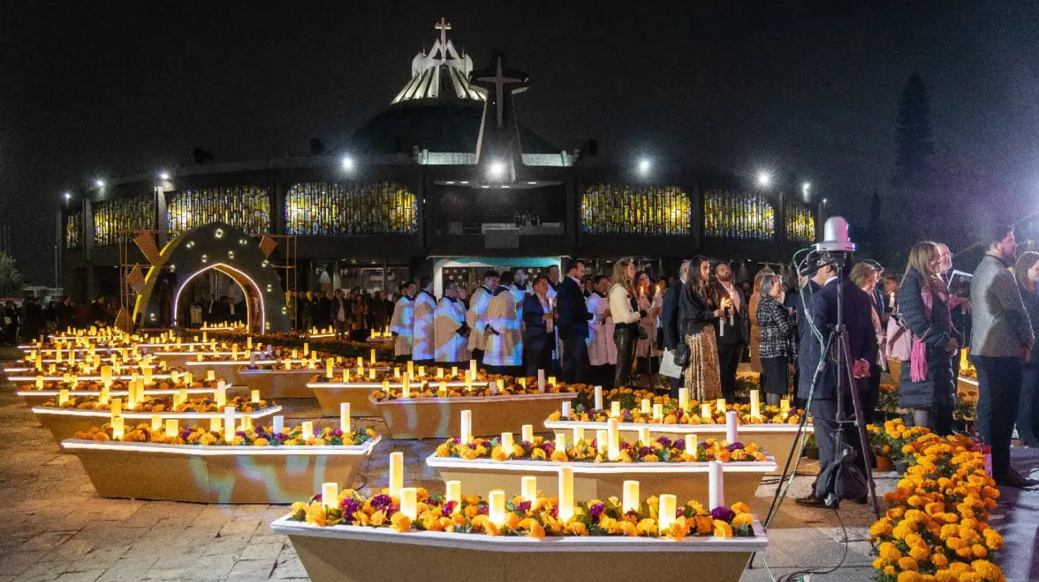 Hasta el 30 de noviembre se podrá visitar esta Mega Ofrenda colocada en el atrio de la Basílica de Guadalupe. Foto: INBS