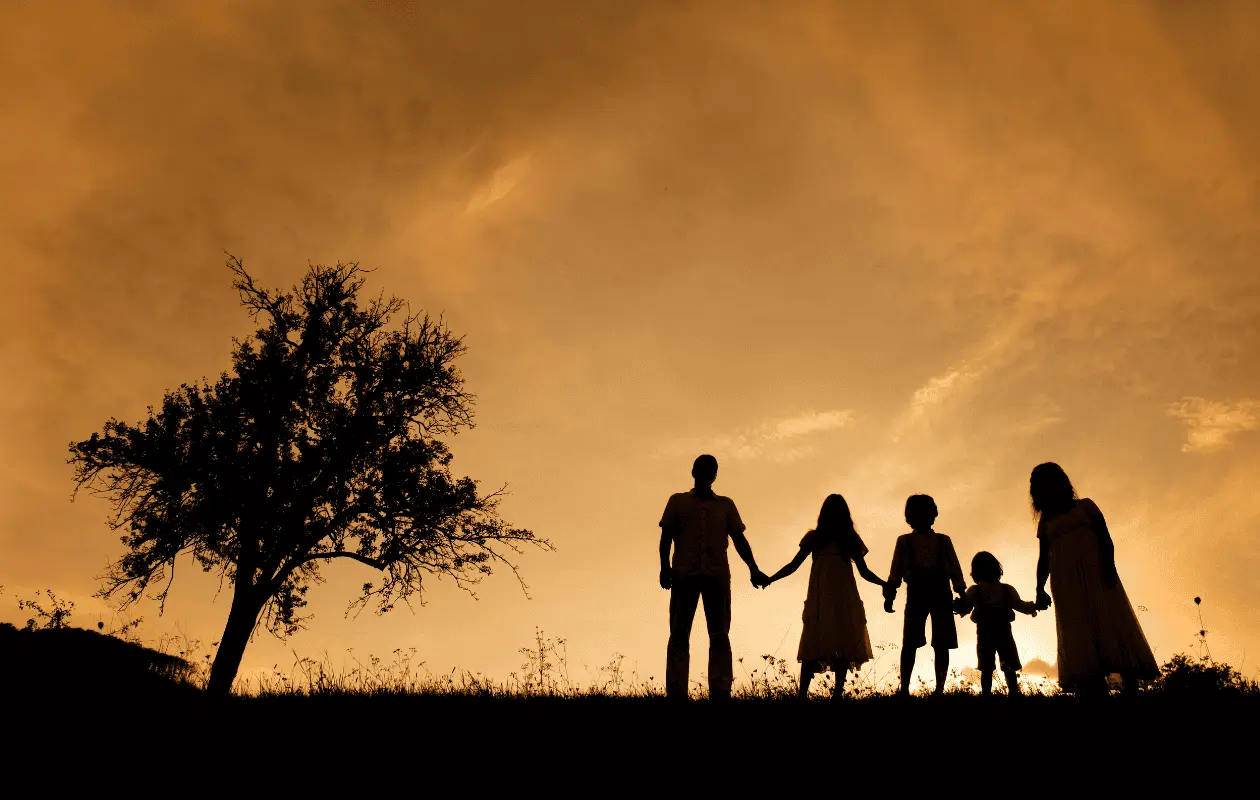 Una de las ventajas de conocer nuestro árbol genealógico es que nos ayuda a conectar con nuestro pasado y entender la historia familiar. Foto: Canva.com