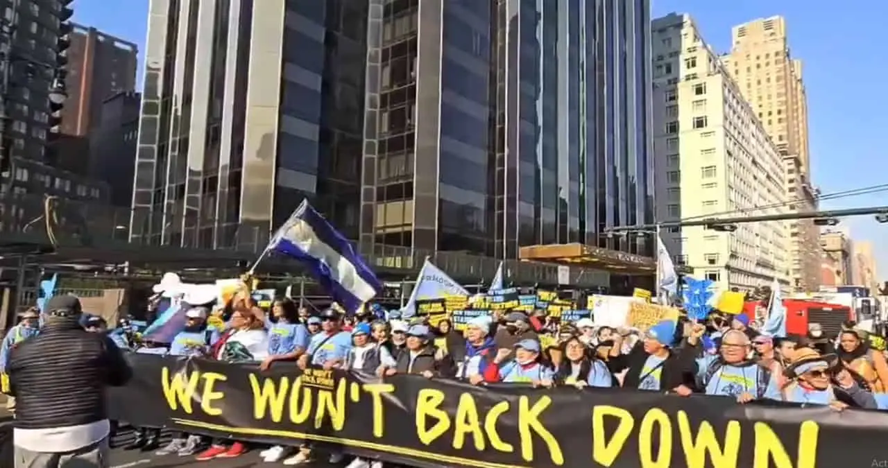 Personas en Nueva York salieron a protestar contra la llegada de Trump a la presidencia