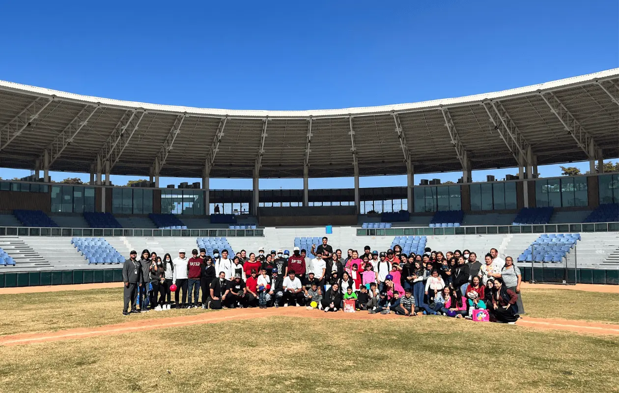Alumnos de BTED organizaron posada para niños que enfrentan el cáncer. Foto: Facebook Amar y Servir