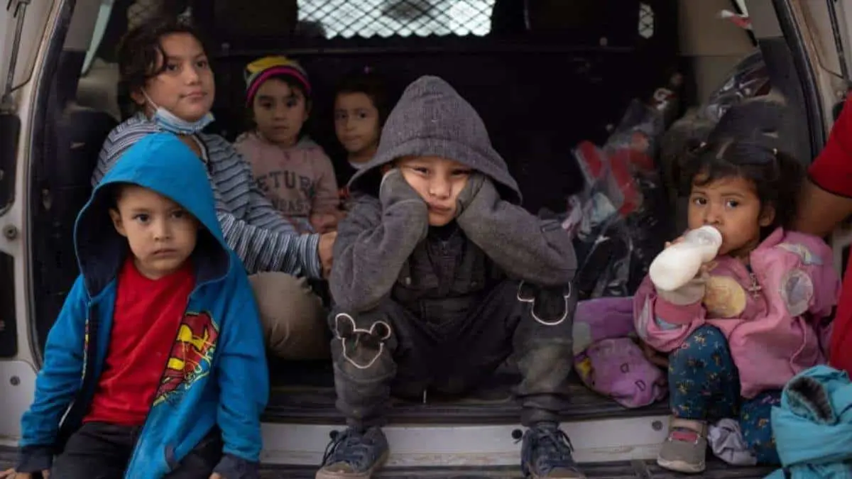 Niños separados de sus padres en la frontera Fuentes: CNN