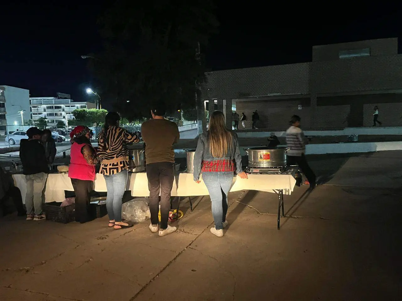 Esta noche nadie se queda con el estómago vacío. Esta noche es Navidad y Ciudad Obregón sabe compartir.