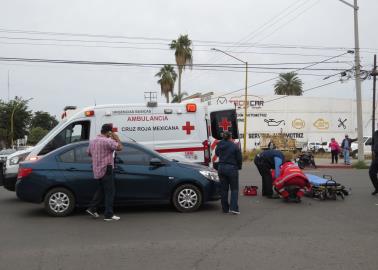 Chocan auto y moto en el Centro de Ciudad Obregón; hay una mujer lesionada