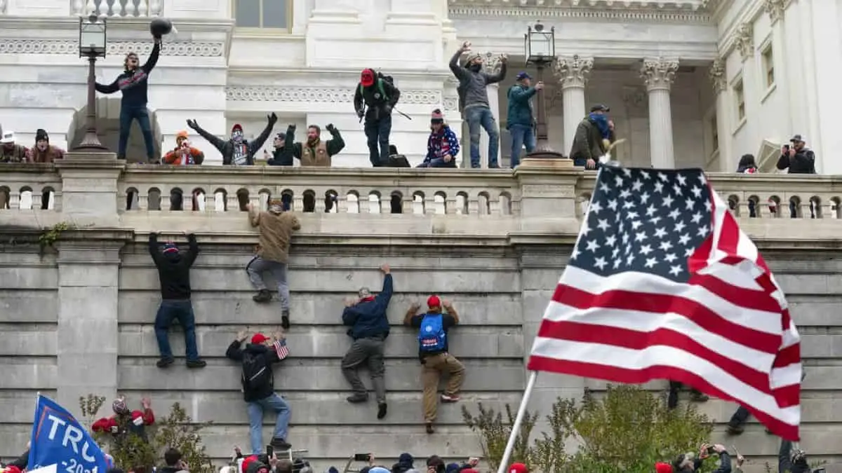Trump lo acababa de indultar por asalto al Capitolio y ya fue abatido en Estados Unidos