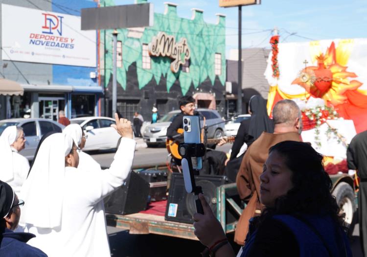 Realizan procesión por la vida consagrada en Diócesis de Ciudad Obregón