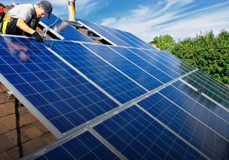 Paneles solares en casa: ¿La CFE cobra un cargo extra?