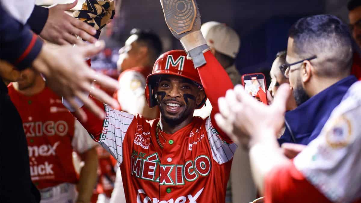 México vence a República Dominicana 2-0 y es líder general