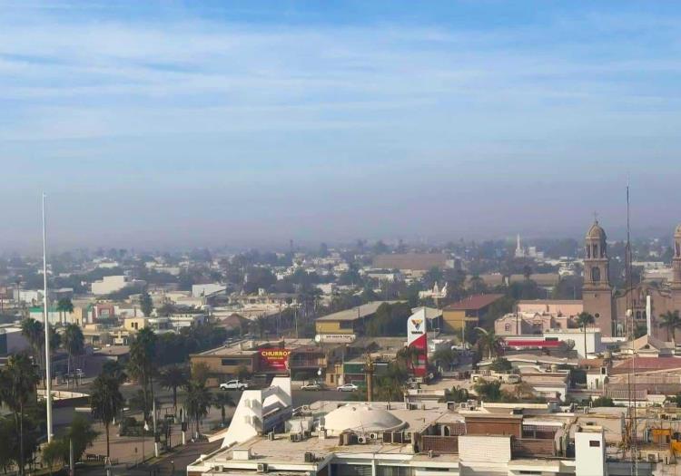 Arde relleno sanitario en Navojoa y llena de humo la ciudad