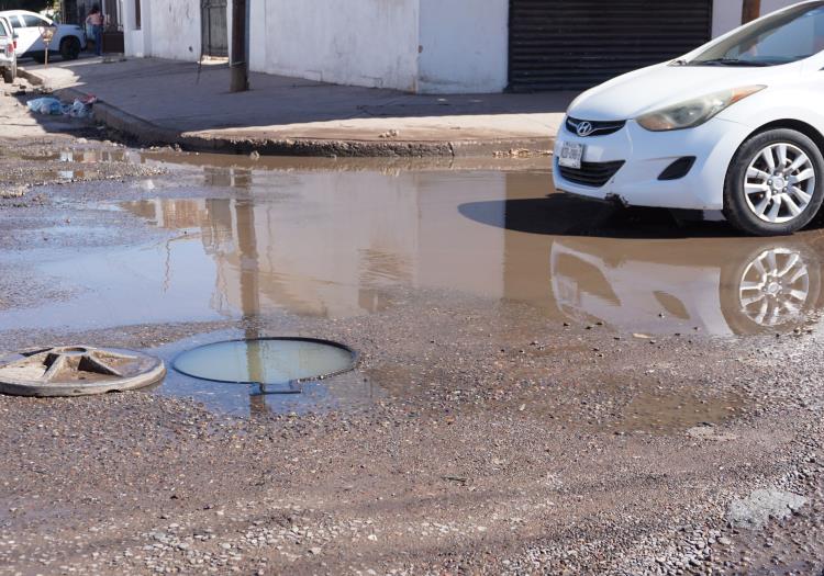 Alcantarillas destapadas ponen en riesgo a cajemenses