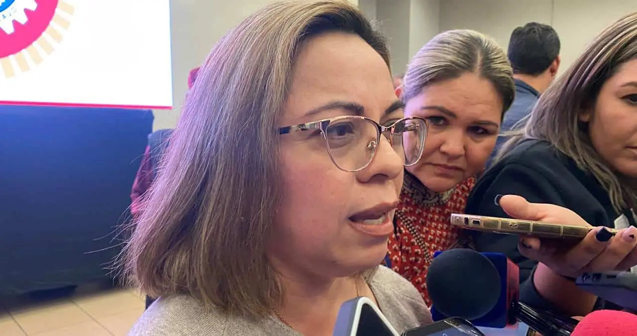 Apesar de todos los esfuerzos que se encuentran haciendo entre gobierno federal y estatal, el personal médico decidió colocar una manta en señal de que se encuentran trabajando, pero bajo protesta