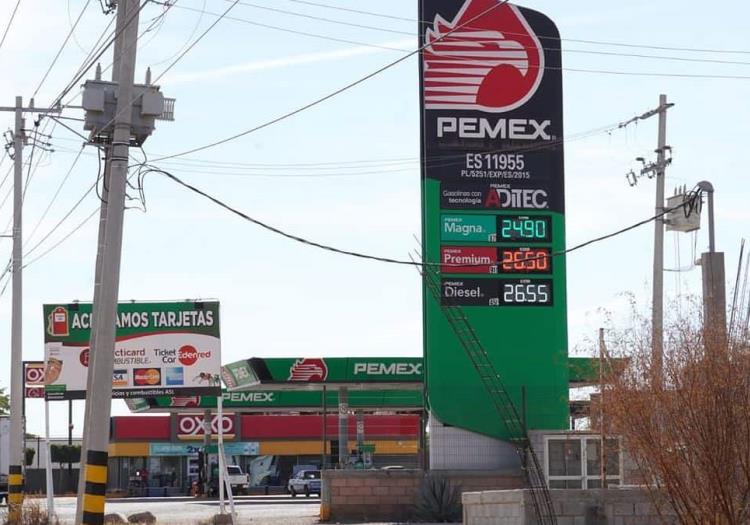 Fluctúa gasolina entre 23.99 y 25.99 por litro