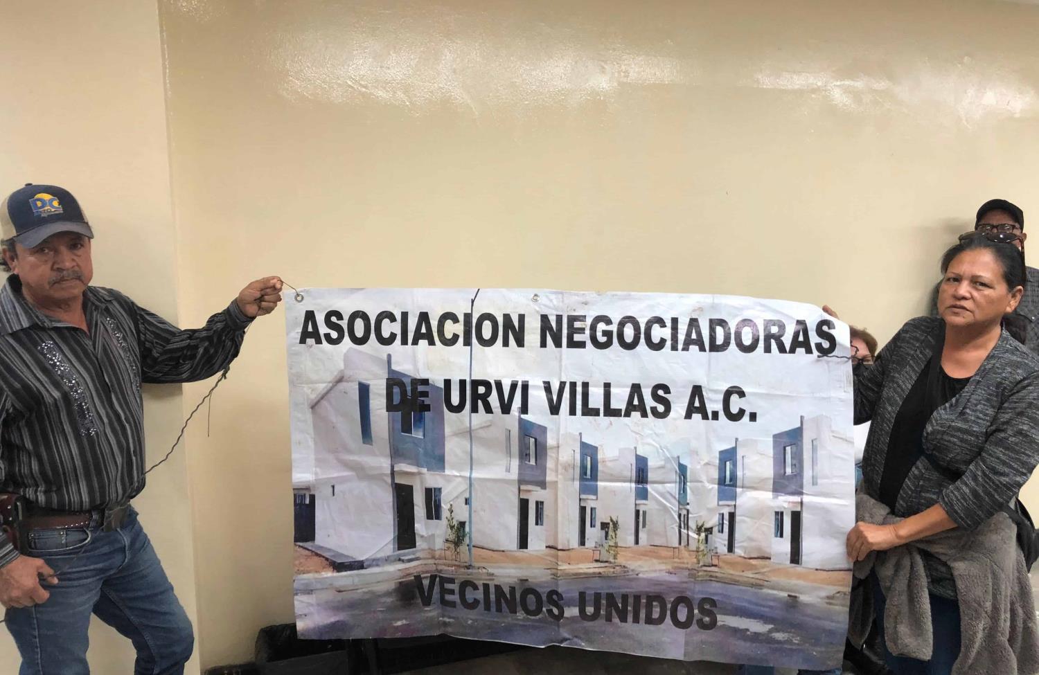 En Cajeme se vuelven a manifestar vecinos de Urbi Villa del Real por desalojos de casas