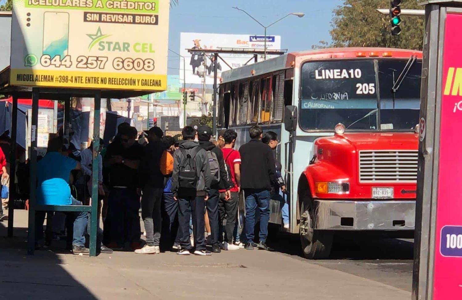 Taxis piratas invaden a la línea 10 en Ciudad Obregón