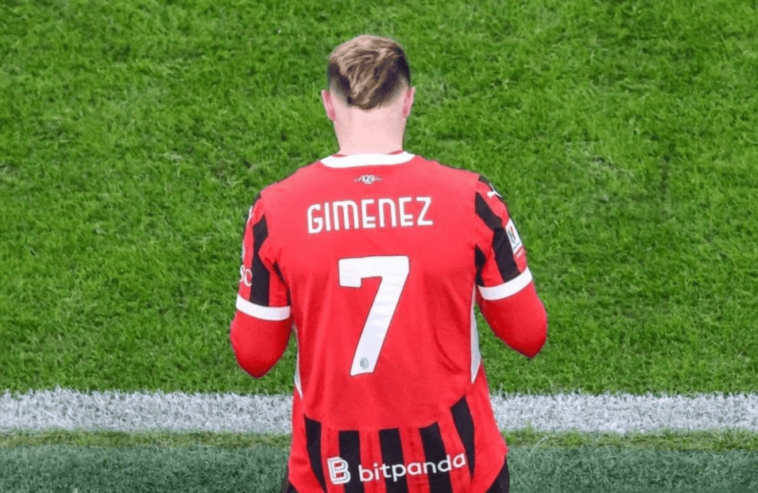 Santiago Giménez: esto vale el delantero mexicano que debutó hoy en el AC Milan