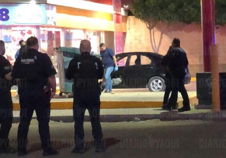 Hallan arma en vehículo de sujeto baleado en Ciudad Obregón