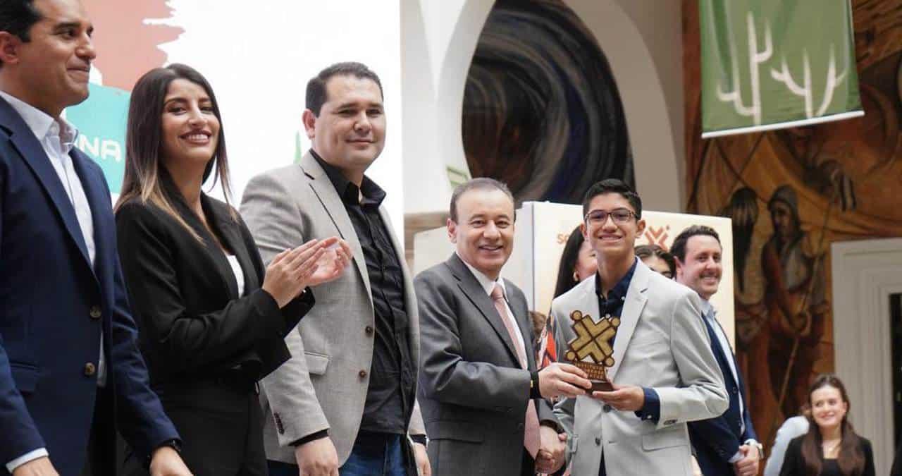 Premio Estatal de la Juventud 2025: Ganadores reciben 100 mil pesos