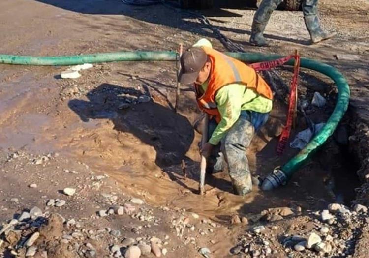 Fugas de agua en las calles las debe pagar el gobierno no el ciudadano: Peinado Luna