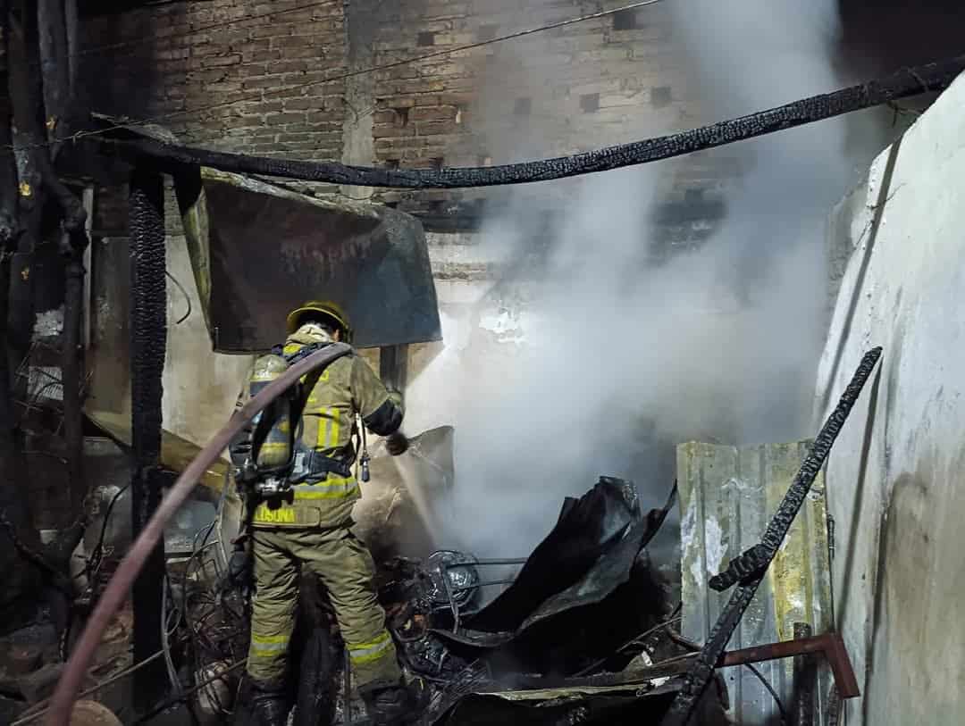 Arrasa fuego con casa al norte de Ciudad Obregón