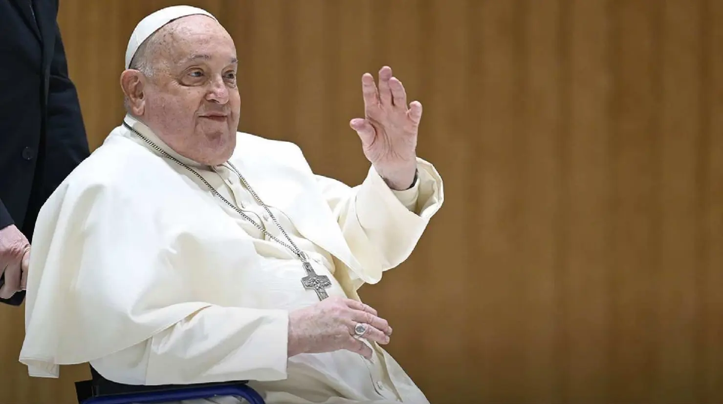 El Papa Francisco hospitalizado por neumonía bilateral: El Vaticano confirma su estado de salud