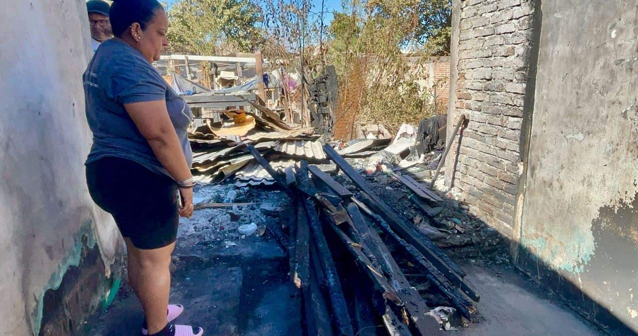 Incendio consume vivienda en Ciudad Obregón