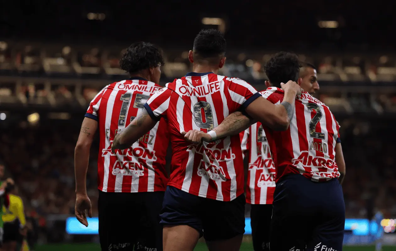 Chivas derrota a Pachuca con goles de Pulido y Romo